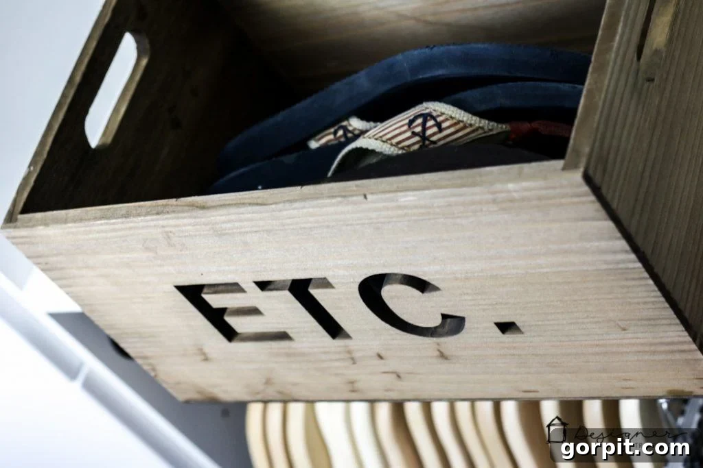 Falling for My DIY Dream Closet 21 WOW! This DIY closet system reveal is seriously amazing. It's beautiful and seems easy to install and affordable. Now I just need to convince the hubby :)