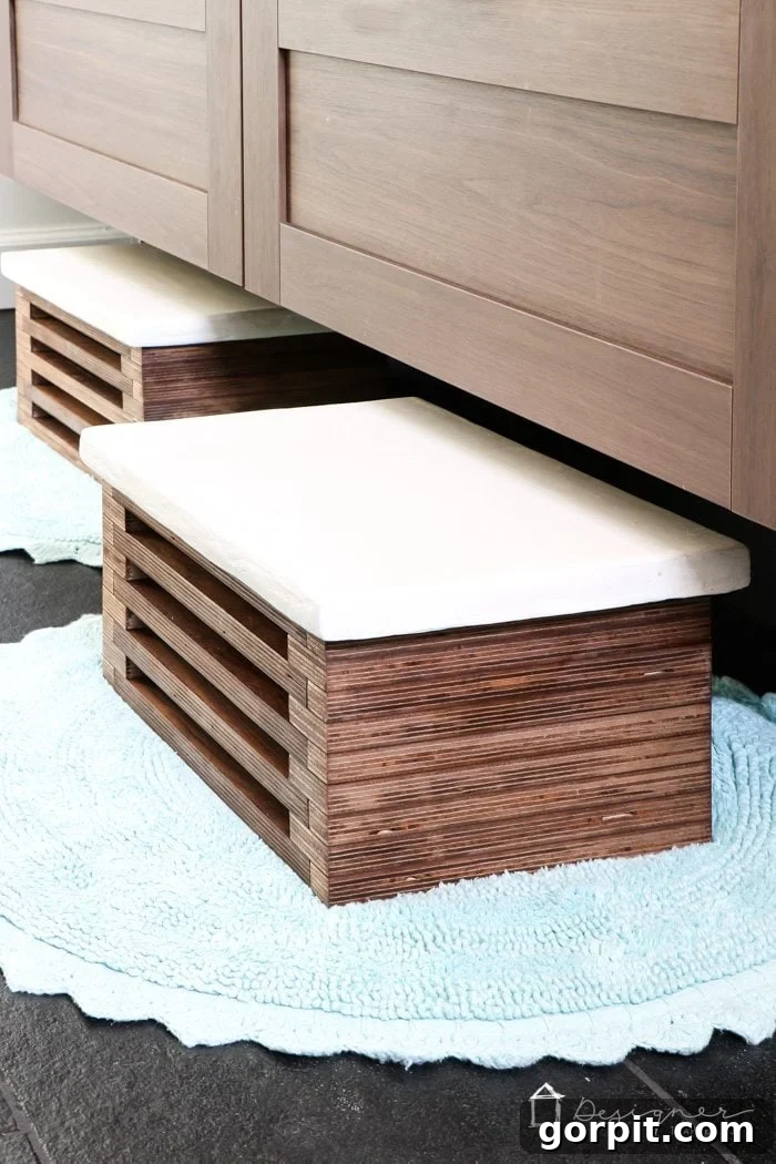 Beyaz Beton Yüzeyli Ahşap Basamak Taburesi Kendin Yap Projesi 11 Detail shot of the faux white concrete top on the DIY step stool, emphasizing its texture and clean finish.