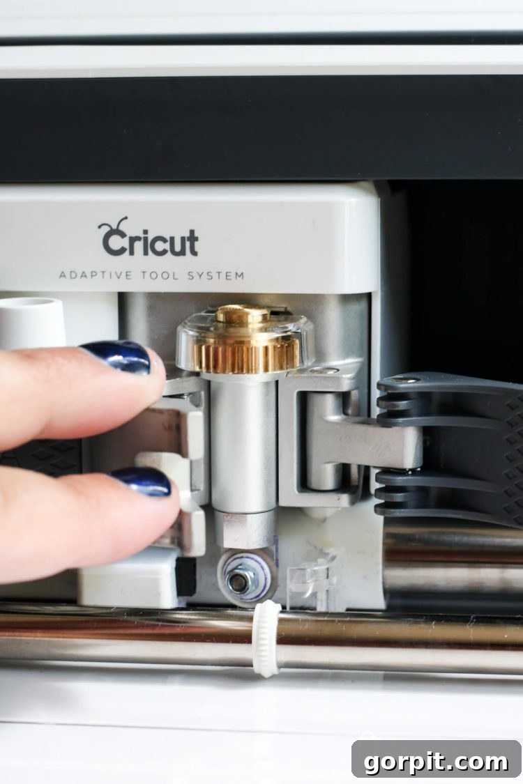 Precision crafting with Cricut Maker: Detailing the innovative cutting mechanism