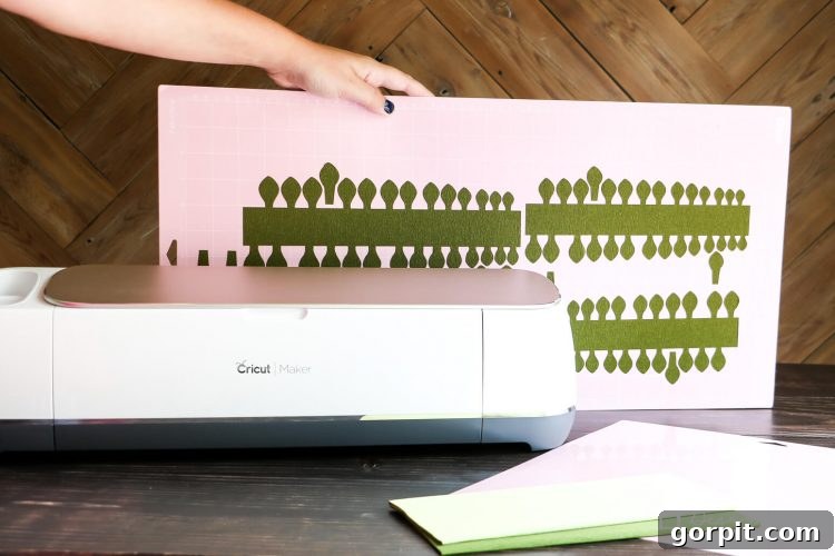 Cricut Maker: Effortlessly cutting delicate crepe paper for stunning paper flower creations