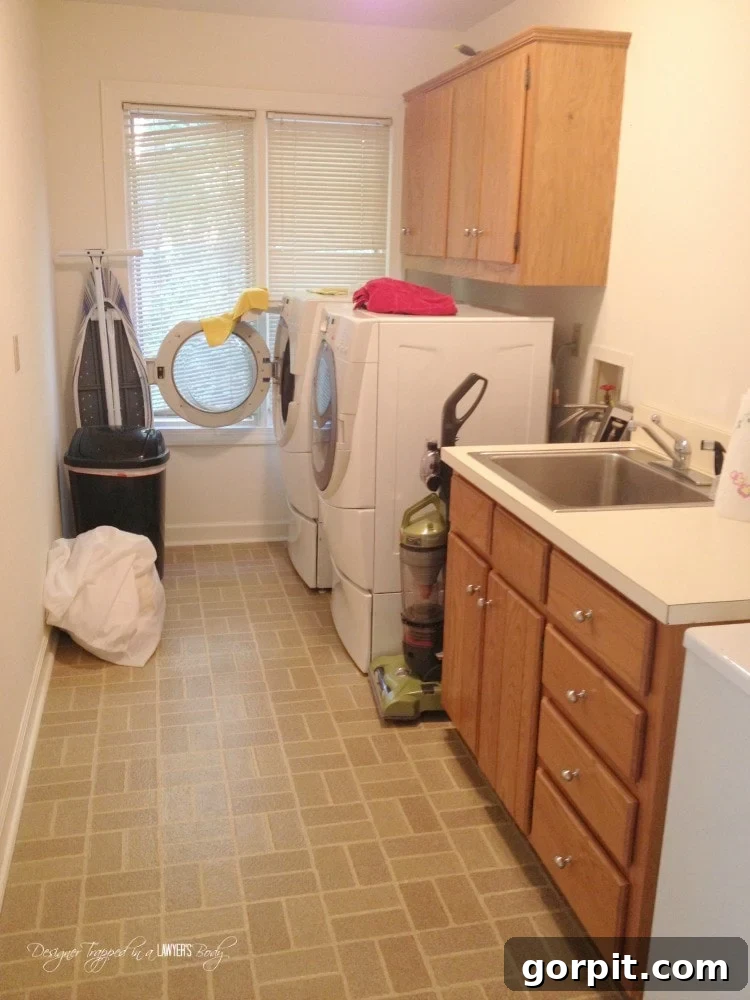 outdated laundry room with vinyl floor