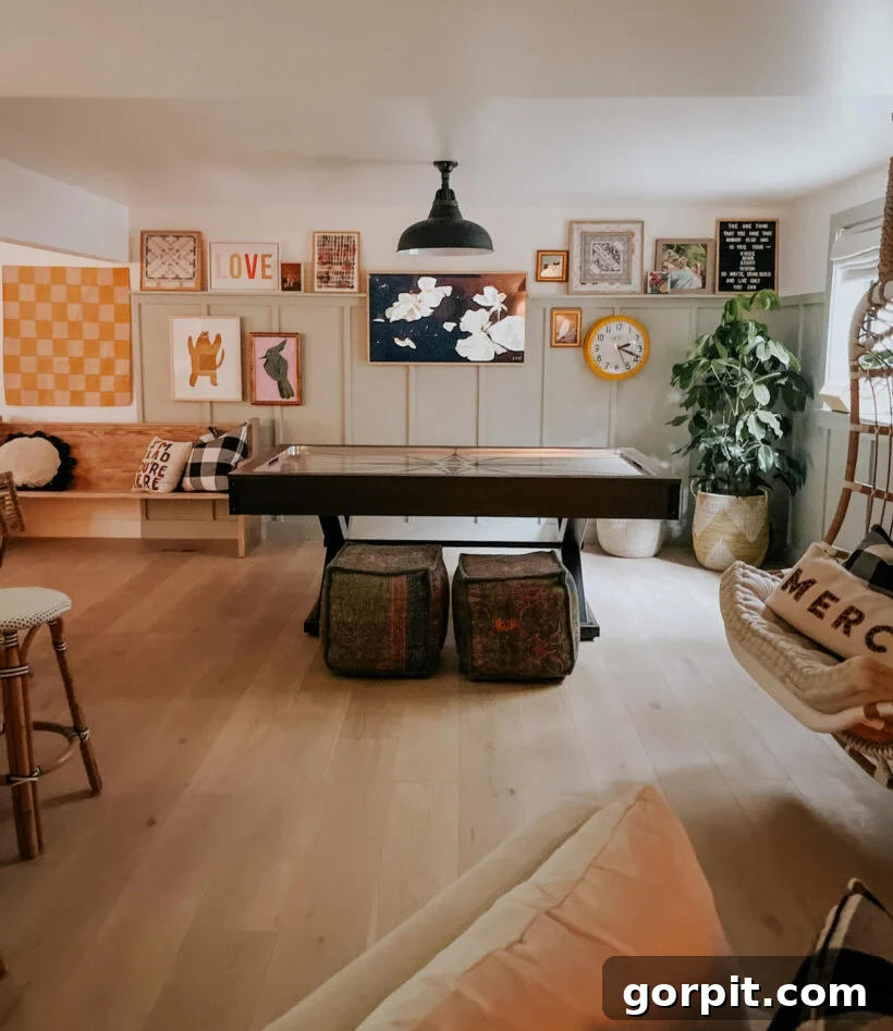 Şık ve Kullanışlı Ek Odalar: Aileler İçin Dekorasyon Fikirleri 5 Sophisticated basement family bonus room featuring a large air hockey table, complemented by stylish and flexible floor poufs for comfortable extra seating, creating an inviting play area