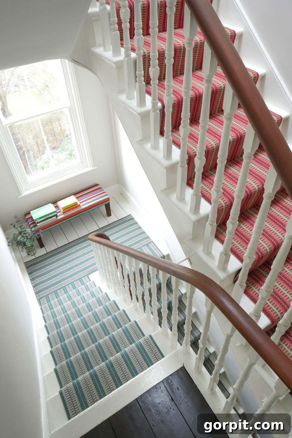 Merdivenlerinizi Şıklaştırın: İlham Veren Koşucu Halı Fikirleri 13 Contrasting runners on a three story staircase separate the floors by color but look cohesive.